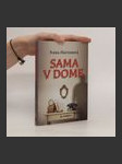 Sama v dome - náhled